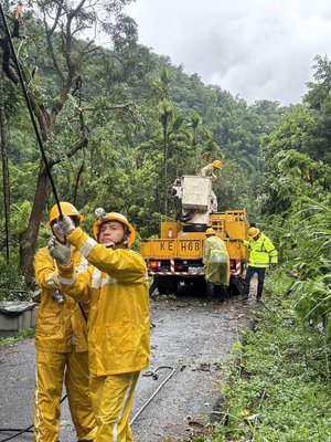 颱風巴威釀屏東逾1.2萬戶停電　搶修後全復電