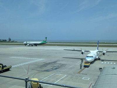 金門機場近300旅客已候補返台 近500旅客仍在等待