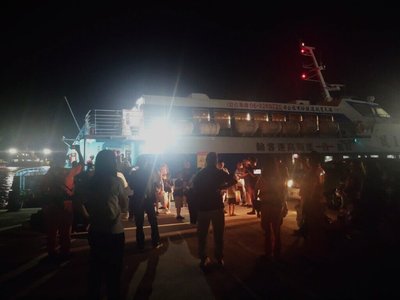 滿天星客輪擱淺嘉義布袋外海　百名旅客平安脫困