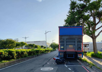 台中大雅機車與大貨車碰撞  騎士傷重不治