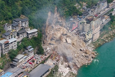 重慶山崩8死34失聯　中國官媒指房屋深埋搜救困難