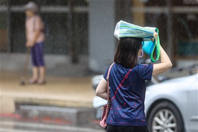 對流旺盛 台中以北、嘉義以南等15縣市大雨特報