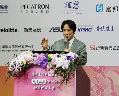 總統:推動就學就業博覽會 盼台灣百大企業捐獎學金