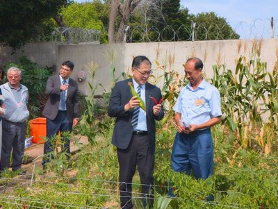 赴金門監獄參與技職成果展　鄭銘謙勉學一技之長