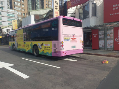 北市文山區公車碰撞行人 婦受困車底身亡