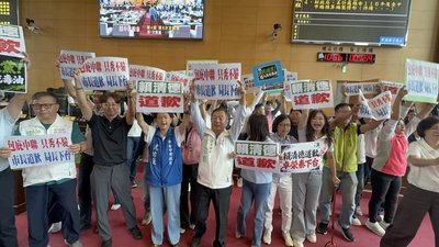 問題油品案 藍綠黨團台中議會互嗆