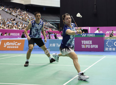 戀人羽球有利弊　吳冠勳、李佳馨台北賽混雙晉4強