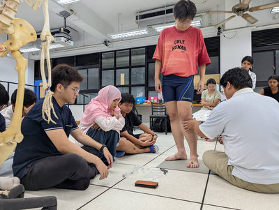 外國青年來台蹲點赴大葉大學　觀摩智慧醫療研究
