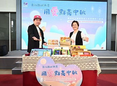 彰縣身障團體中秋禮盒展售　王惠美與康康力挺公益