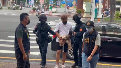 屏東枋寮鎢業董事長命案 警帶離職員工返住處採證