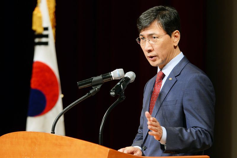 南韓忠清南道知事安熙正遭一名女性前幕僚指控性侵,安熙正6日宣布將請辭知事一職。(韓聯社提供)