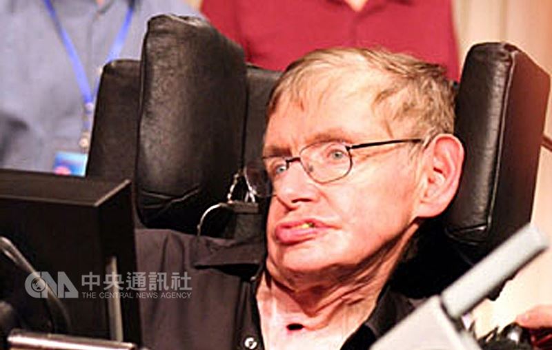 英國物理學家霍金14日逝世,享壽76歲。他的子女發表聲明,沉重宣布「摯愛的父親今天過世」。(中央社檔案照片)