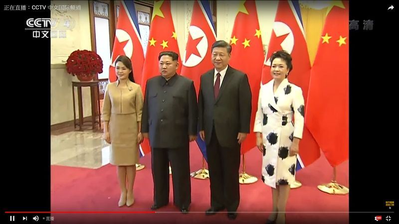 北韓領導人金正恩(左2)25日直奔北京,訪問中共總書記習近平(右2)。(圖取自央視Youtube頻道 www.youtube.com)