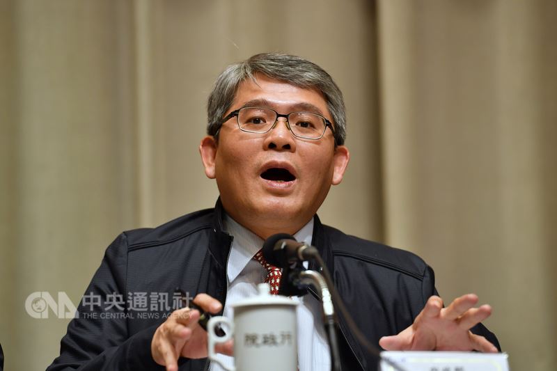 行政院會19日通過「糾纏行為防制法」草案,內政部次長花敬群說明草案相關規定。中央社記者王飛華攝 107年4月19日