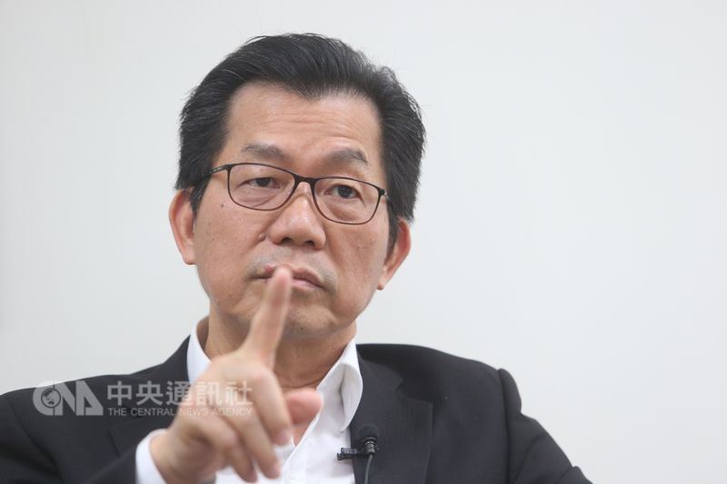 環保署長李應元在接受中央社專訪時再度賭上烏紗帽挑戰擁核者,要求用公投表決要核四還是要深澳,若大家選擇核四,願下台承擔責任。中央社記者吳家昇攝 107年4月22日