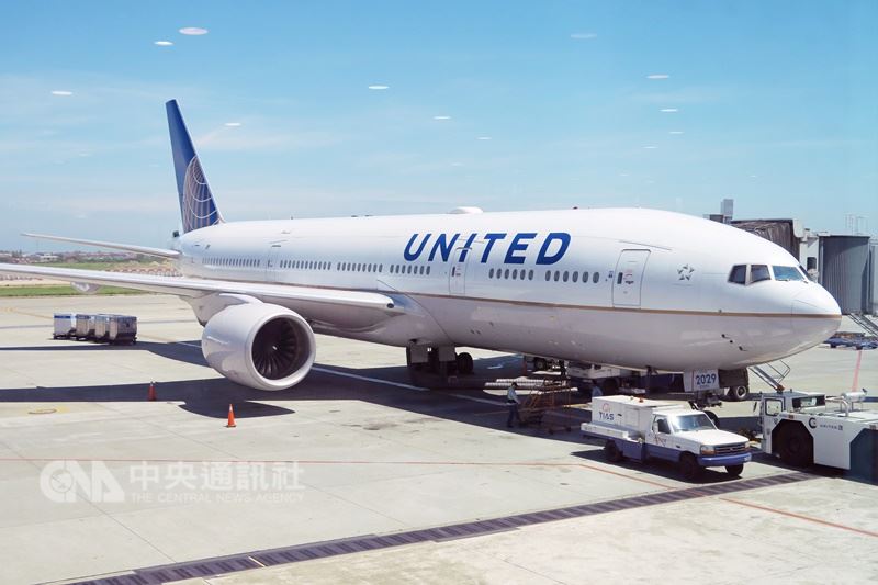 美媒報導指中國發函給美國聯合航空及美國航空,不准稱台灣為國家。圖為聯合航空班機。(中央社檔案照片)