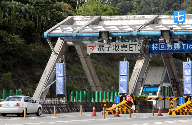 遠通電收因不滿立院要求自行吸收用路人補繳費用的手續費,向高公局提告追討2483萬多元,台北地院審理後判遠通敗訴。(中央社檔案照片)