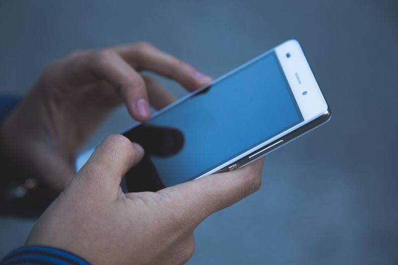 中華電信8日宣布月繳499元可上網吃到飽、網內通話免費,且擴大全民申辦,限時7天優惠。(圖取自pixabay圖庫)