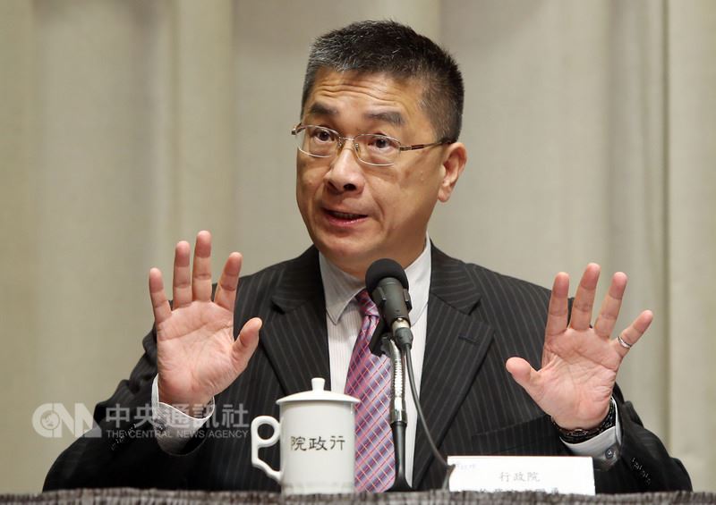 據傳中國大陸有意發身分證給在陸無法回台灣的人民,行政院發言人徐國勇24日重批這是「政治語言」。(中央社檔案照片)