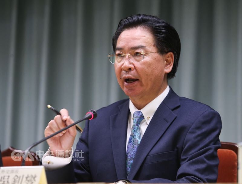 外交部表示,中國近期對台打壓日益強烈,「已造成兩岸關係惡化」,破壞國際安全穩定的源頭,引起台灣人民強烈反感,「也激起國際間對台更強有力且公開的支持」。圖為外交部長吳釗燮。(中央社檔案照片)