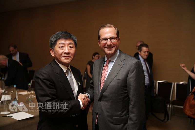 衛福部長陳時中指出,他與美國衛生部長艾薩進行雙邊會談,美國承諾以具體行動支持台灣參與世界衛生大會。(WHA採訪團提供)中央社記者唐佩君傳真 107年5月24日