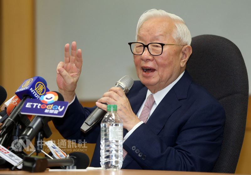 台積電過去31年來在張忠謀(圖)的帶領下,營運屢創佳績,張忠謀認為,劉德音與台積電總裁暨副董事長魏哲家應可順利接班,並將帶領台積電再創奇蹟。(中央社檔案照片)