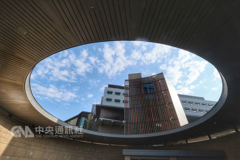 AIT內湖新館6月12日落成。圖為舞蝶中庭。(中央社檔案照片)