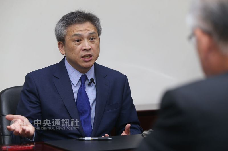 現年52歲的美國在台協會(AIT)處長梅健華(Kin Moy)預定7月中旬離任,回顧過去3年,他接受中央社專訪時表示,如果說有什麼遺憾,就是未能將台美雙邊在全球合作的範圍擴展到更多領域。中央社記者鄭傑文攝 107年7月1日