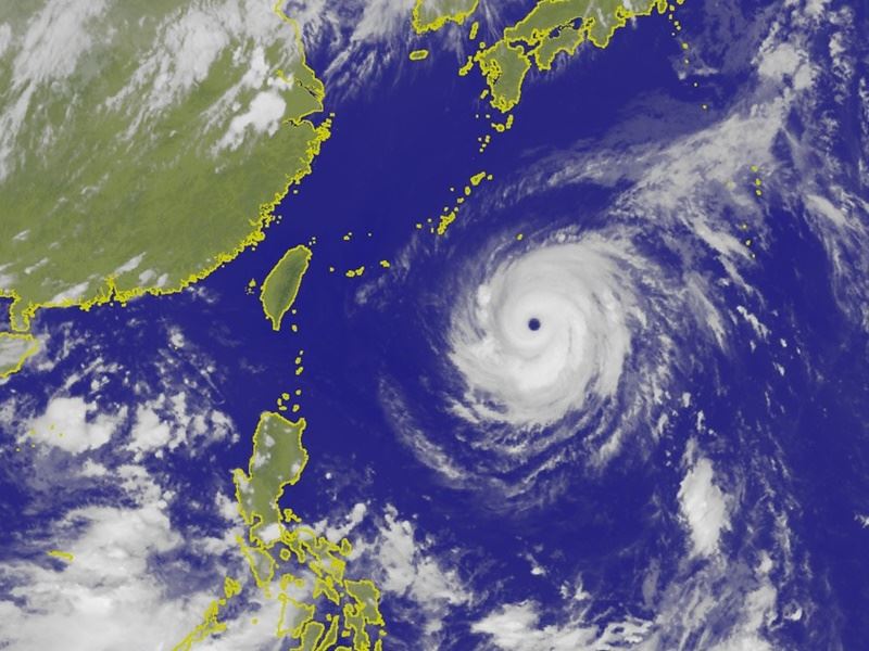 圖為9日下午2時30分台灣附近雲圖。(圖取自氣象局網頁www.cwb.gov.tw)