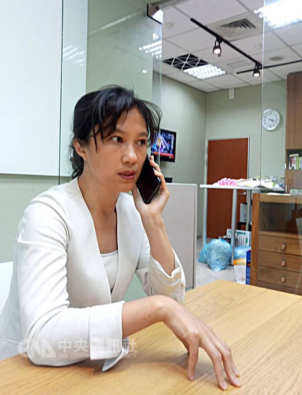 將接任行政院發言人的Kolas Yotaka遭指曾酒駕,她14日表示,4年前確實曾酒駕,酒駕就是不對,當立委後以自身經驗為例勸選民不要酒駕,也願擔任反酒駕終身志工。中央社記者溫貴香攝 107年7月14日