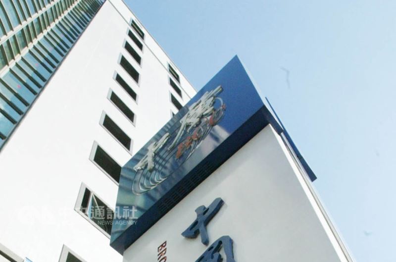 前立委趙少康民國96年向國家通訊傳播委員會(NCC)遞件申請中國廣播公司股權轉讓,拿到中廣經營權,當時趙少康承諾會落實黨政軍退出中廣。(中央社檔案照片)