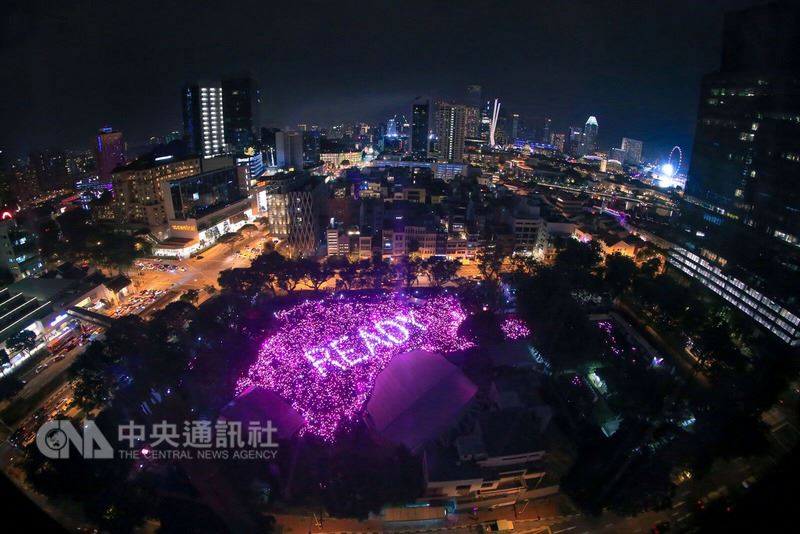 新加坡同志平權粉紅點活動步入第10年,芳林公園21日的集會吸引大批民眾參與,現場擠得水洩不通。(新加坡粉紅點提供)中央社記者黃自強新加坡傳真 107年7月22日