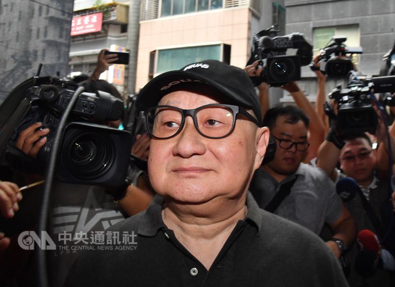 前太電董事長孫道存(前)積欠貨物稅與罰鍰達新台幣1.2億元,一聽到要被管收就隨即找親友協助,2小時內就籌到1.2億元並繳清欠稅。(中央社檔案照片)