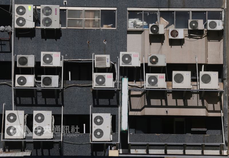 根據台電官網資料,31日尖峰用電約在下午1時50分衝高至3685.4萬瓩,打破5月30日的3677.1萬瓩的歷史紀錄。(中央社檔案照片)