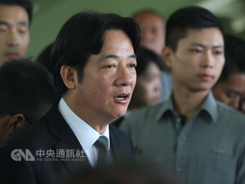 行政院長賴清德(前)2日表示,要不要讓台灣加入聯合軍演是美國在決定,台灣當然希望可以加入。(中央社檔案照片)