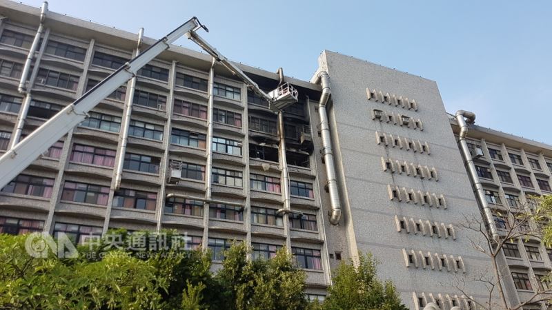 位於新莊區的衛福部立台北醫院7樓安寧病房,13日凌晨發生火警,造成9人死亡,多人受傷。(中央社檔案照片)