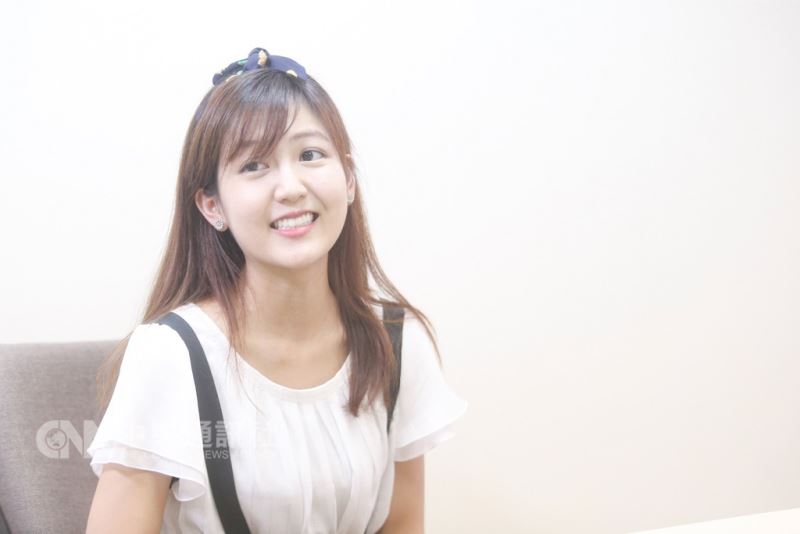 台灣女孩黃小玫推出日語音樂影片「我們在台灣見吧」爆紅,她17日接受中央社專訪表示,這支影片的成本只花新台幣100元,能在短時間受到矚目,還接到日本旅遊公司的合作邀約,全都在她意料之外。中央社記者吳家昇攝 107年8月17日
