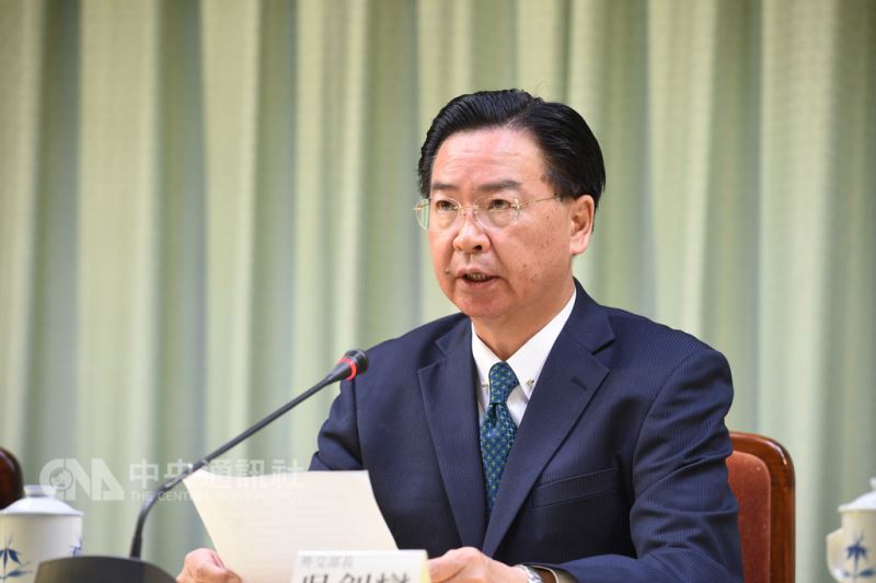 外交部長吳釗燮(圖)21日召開記者會宣布,中華民國與中美洲邦交國薩爾瓦多斷交,目前中華民國邦交國已降到17個。中央社記者張皓安攝 107年8月21日