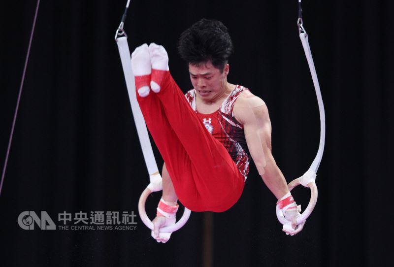 台灣體操界「吊環王子」陳智郁23日在2018雅加達亞運男子吊環決賽上場前臨時決定提高動作難度、放手一搏,「做不完、掉下來,再把我扛下來就可以了」,最終拿下銅牌,為國際大賽生涯劃完美句點。中央社記者張新偉雅加達攝 107年8月23日