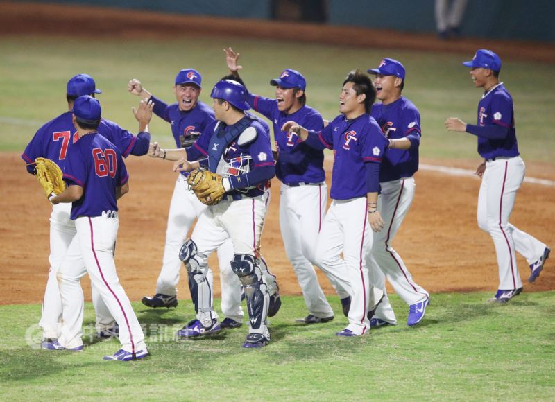 2018雅加達亞運棒球賽事26日起正式展開,中華隊(圖)首戰與勁敵南韓隊交鋒,首局就轟出兩分砲領先,最終以2比1擊敗南韓拿下首勝,士氣大振。中央社記者張新偉雅加達攝 107年8月26日