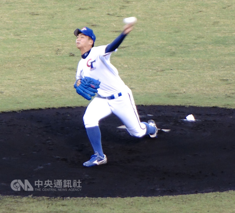 U18亞洲青棒錦標賽中華隊7日與日本隊交手，先發投手王彥程有效壓制對手打線、表現亮眼。中央社記者謝靜雯攝　107年9月7日