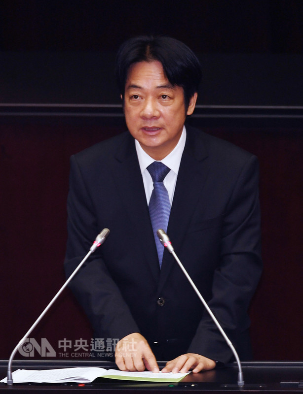 行政院長賴清德25日上午到立法院進行「0823中南部水災之治水機制」專案報告,對於水災導致民眾受苦,賴清德再度代表政府向受災民眾表達歉意,並表示會協助民眾加速恢復家園。中央社記者施宗暉攝 107年9月25日