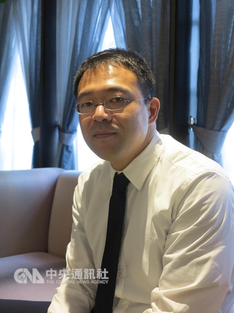 成大水利及海洋工程學系副教授郭玉樹說,水下支撐結構、海事工程、風場維運等項目,有些因為設備太重無法從國外引進,台灣有機會分食,國外開發商也會希望在這邊做,尤其水下結構有海深及鏽蝕問題,比在岸上更難維護,這些都是台廠的優勢。中央社記者林孟汝攝107年9月27日