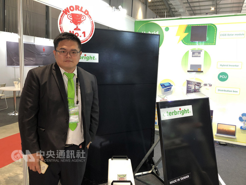 上銀光電業務三部課長朱能億表示,盼藉由合作夥伴與緬甸當地政府合作,在鄉村建置太陽能供電站,解決缺電問題。中央社記者侯姿瑩仰光攝 107年9月28日