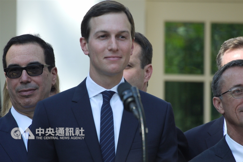 白宮資深顧問庫許納(圖中)身為美國總統川普的女婿,在美國與加拿大的貿易談判最後階段,扮演居中斡旋的關鍵角色。中央社記者鄭崇生華盛頓攝107年10月2日