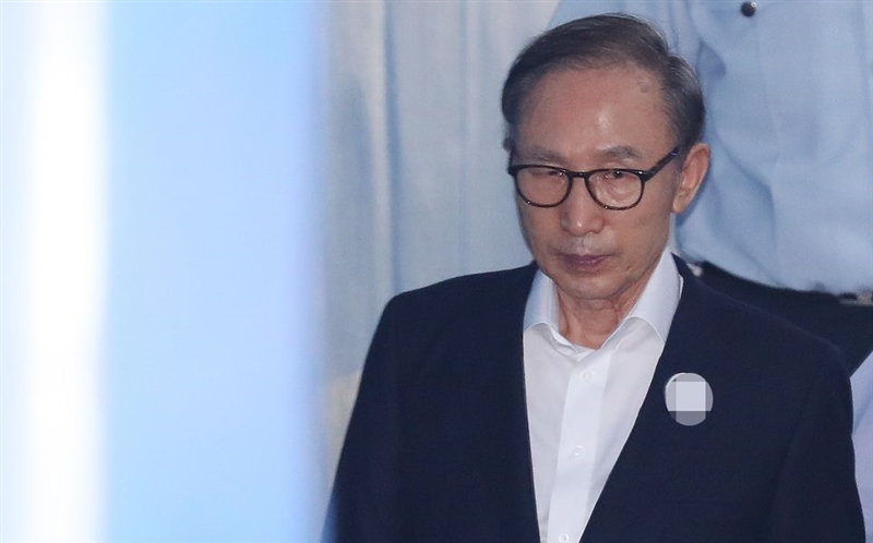 南韓前總統李明博因涉嫌受賄貪汙,5日遭首爾中央地方法院判處15年徒刑。(檔案照片/韓聯社提供)