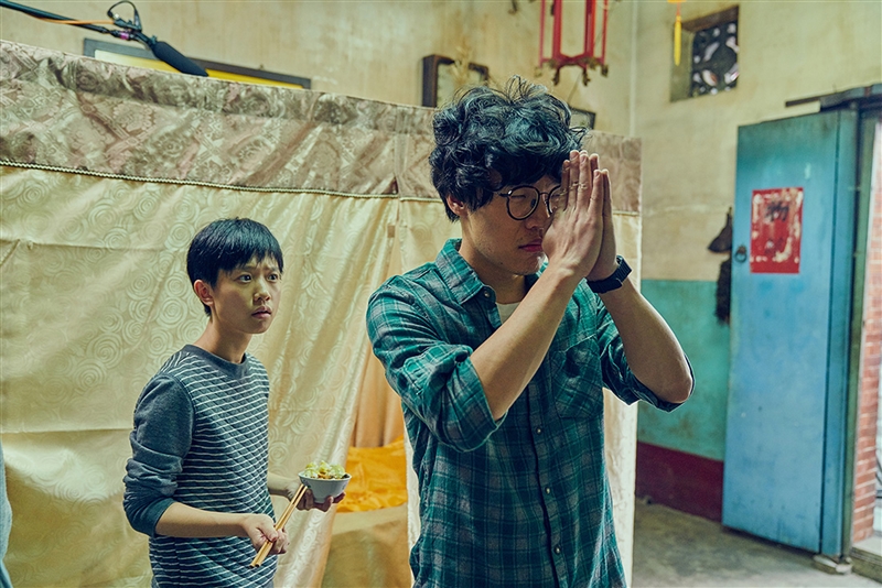主演戲劇「花甲男孩轉大人」的盧廣仲(右)獲得戲劇節目新進演員獎。(檔案照片/台視提供)