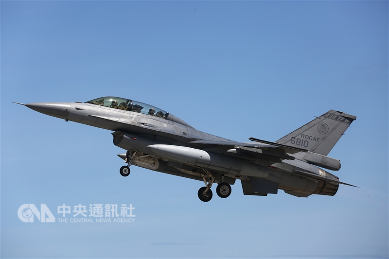 空軍目前將4架F-16A/B性能升級至F-16V,首架已於19日正式交付空軍。圖為F-16A/B戰機。(中央社檔案照片)