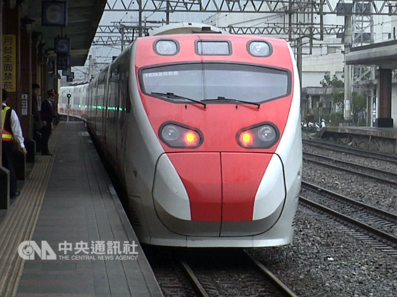 台鐵24日證實,普悠瑪的自動防護系統ATP無遠端監測設備。圖為普悠瑪列車。(中央社檔案照片)
