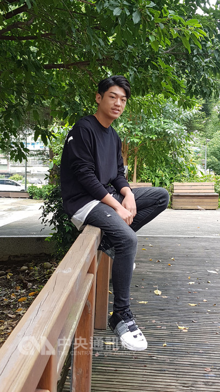 新人謝章穎（圖）初試啼聲，在電影「幸福城市」演出就入圍金馬獎最佳新演員，讓他更確定未來要走演員的路，把彭于晏、黃渤當目標。中央社記者鄭景雯攝　107年10月27日